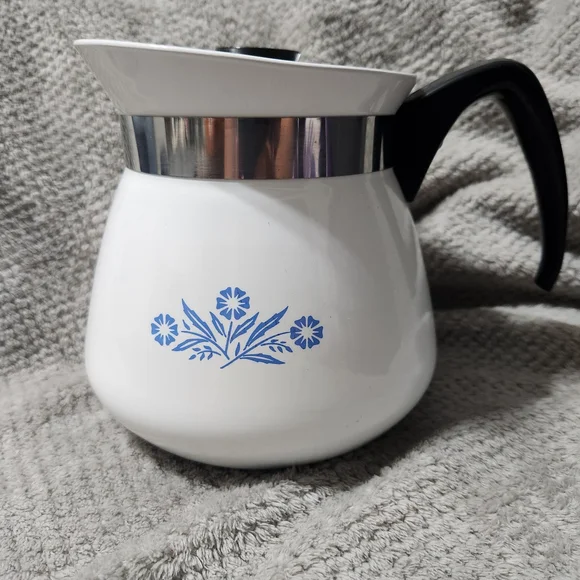Vintage Corningware 8C Coffee Carafe with Iconic Cornflower Blue - Picture 1 of 7